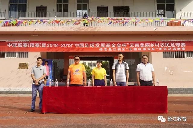 西甲第7轮：巴萨逆转胜塞维利亚，拉菲尼亚帽子戏法